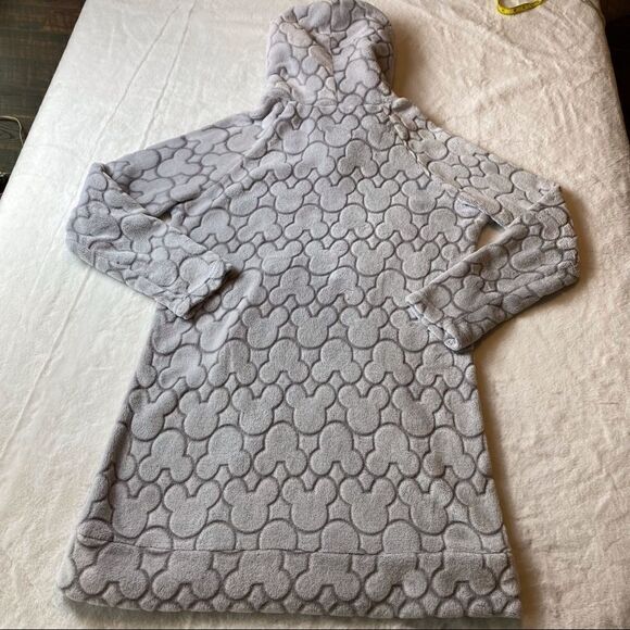 Disney Gray Faux Fur Embossed Design Hooded Night Gown Size Medium - Picture 2 of 10